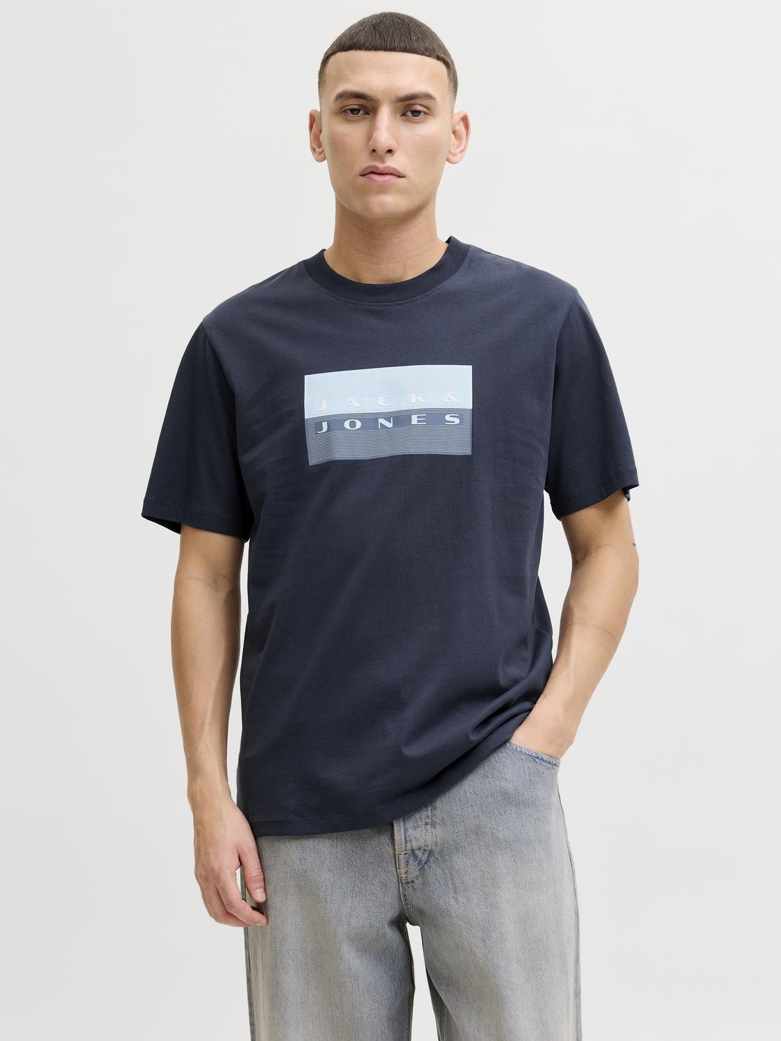 model_shot-front